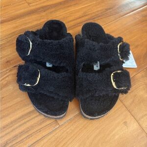 NWT Birkenstock Black Arizona Big Buckle Teddy Sandals with Gold Buckles